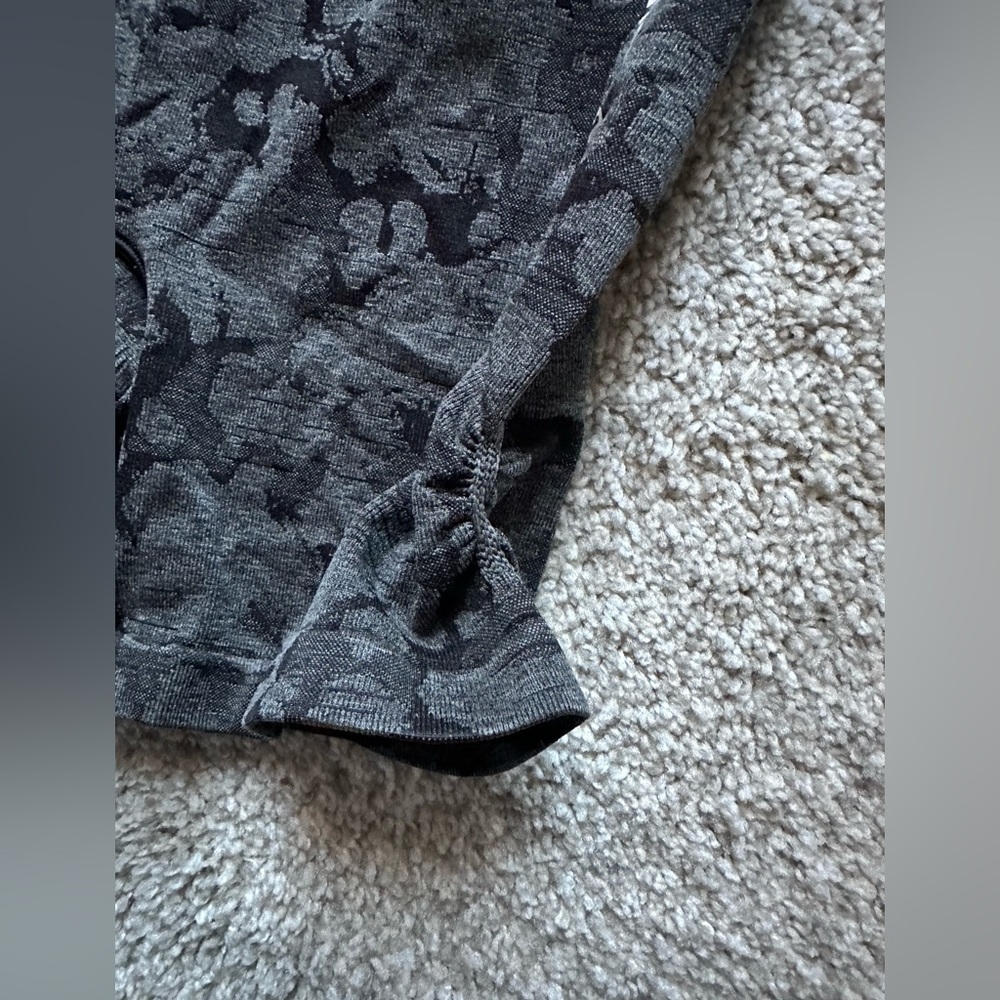 Women’s Gymshark Adapt Camo Black & Gray Seamless Shorts - Picture 7 of 7